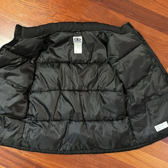 Boys puffer vest / black / L (10/12) zipper and Velcro close - Picture 7 of 10